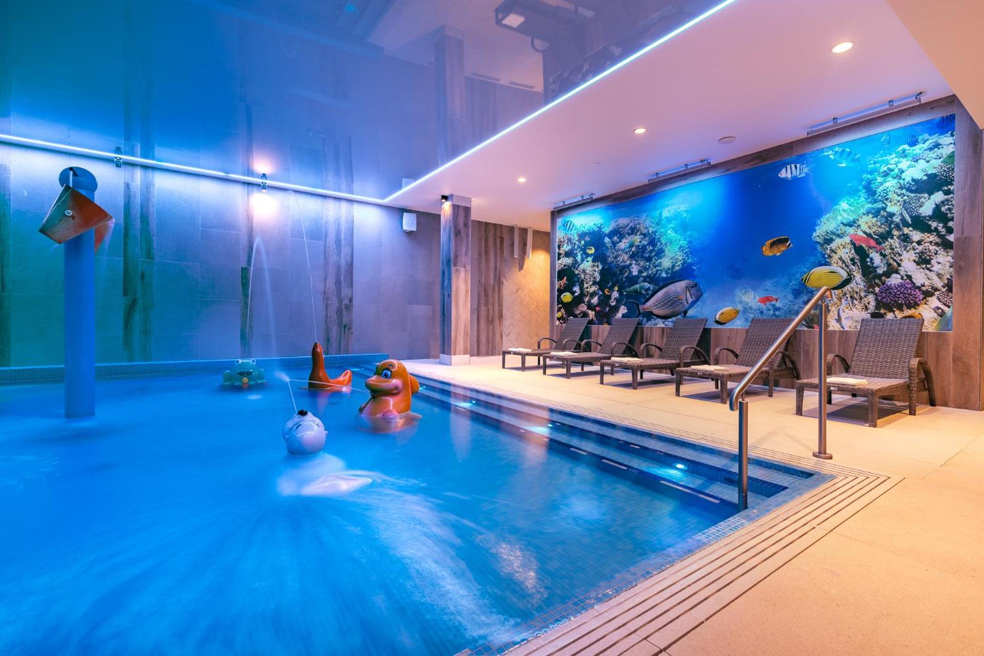 Platinum Mountain Hotel&Spa 斯克拉斯卡波伦巴 外观 照片 The swimming pool at the hotel